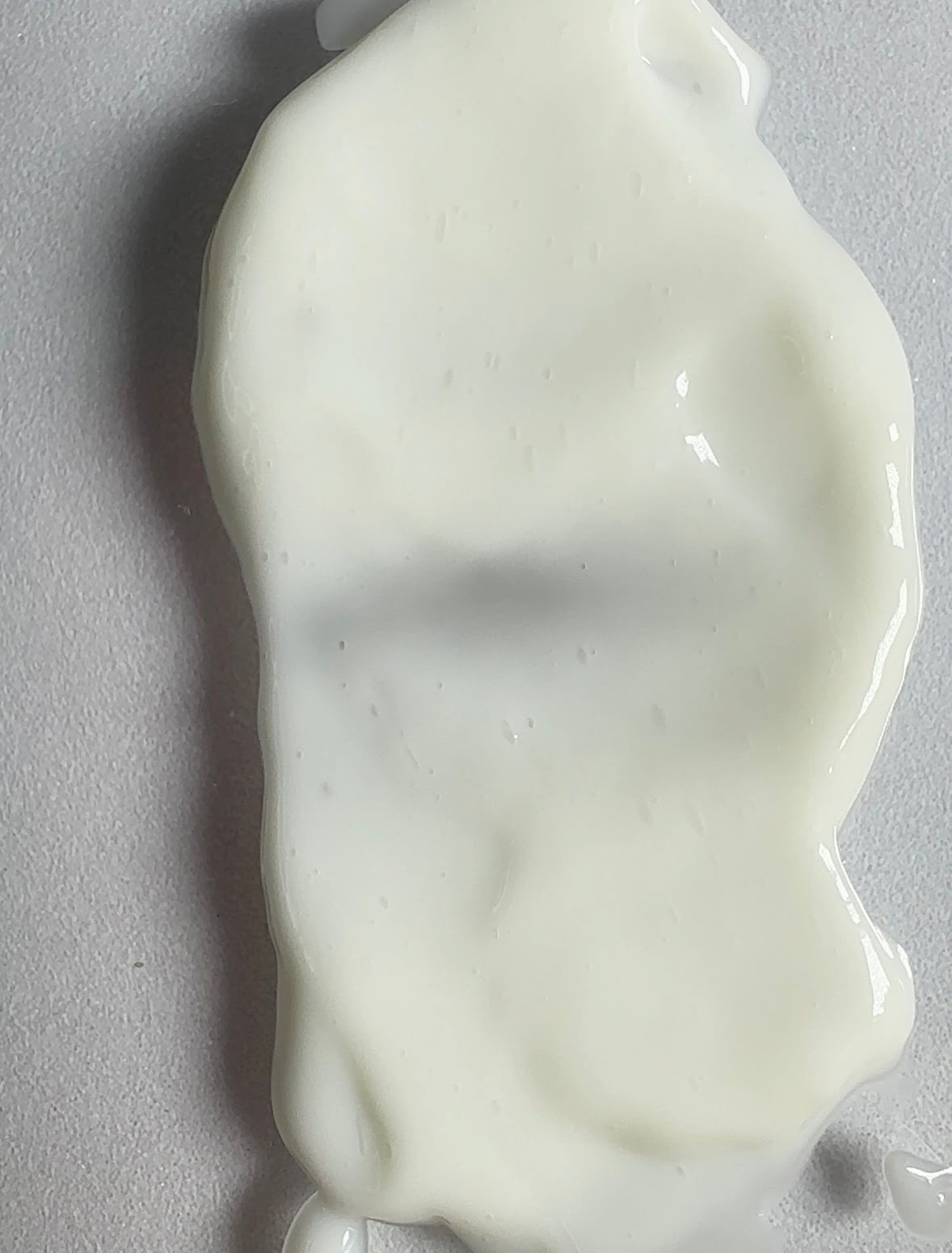Textura e consistenza del siero rigenerante Gaudino Aesthetic