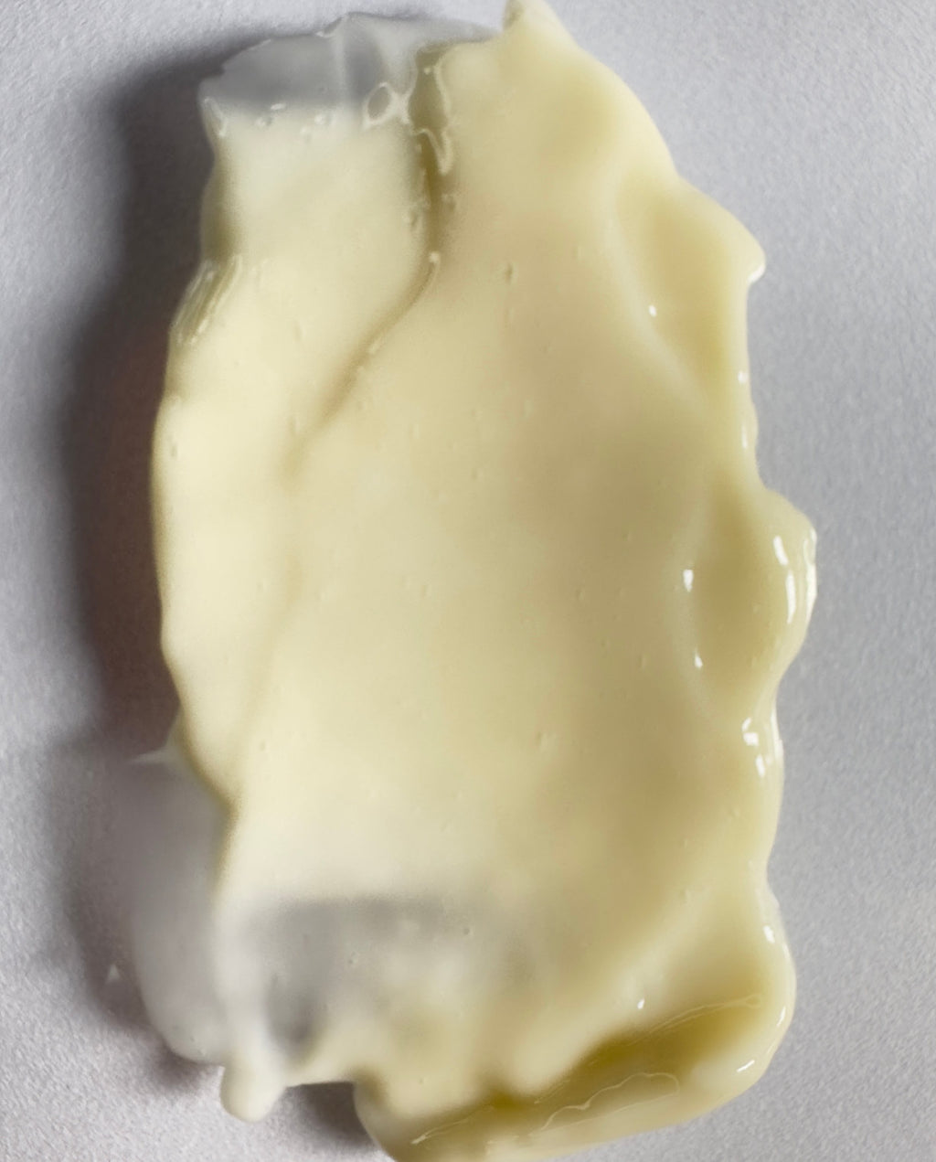textura e consistenza del siero illuminante anti-macchie Gaudino Aesthetic